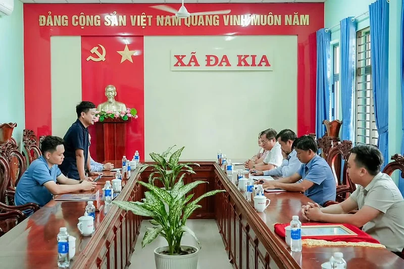 Trao kinh phí xây nhà tình nghĩa tặng Mẹ Việt Nam Anh hùng
